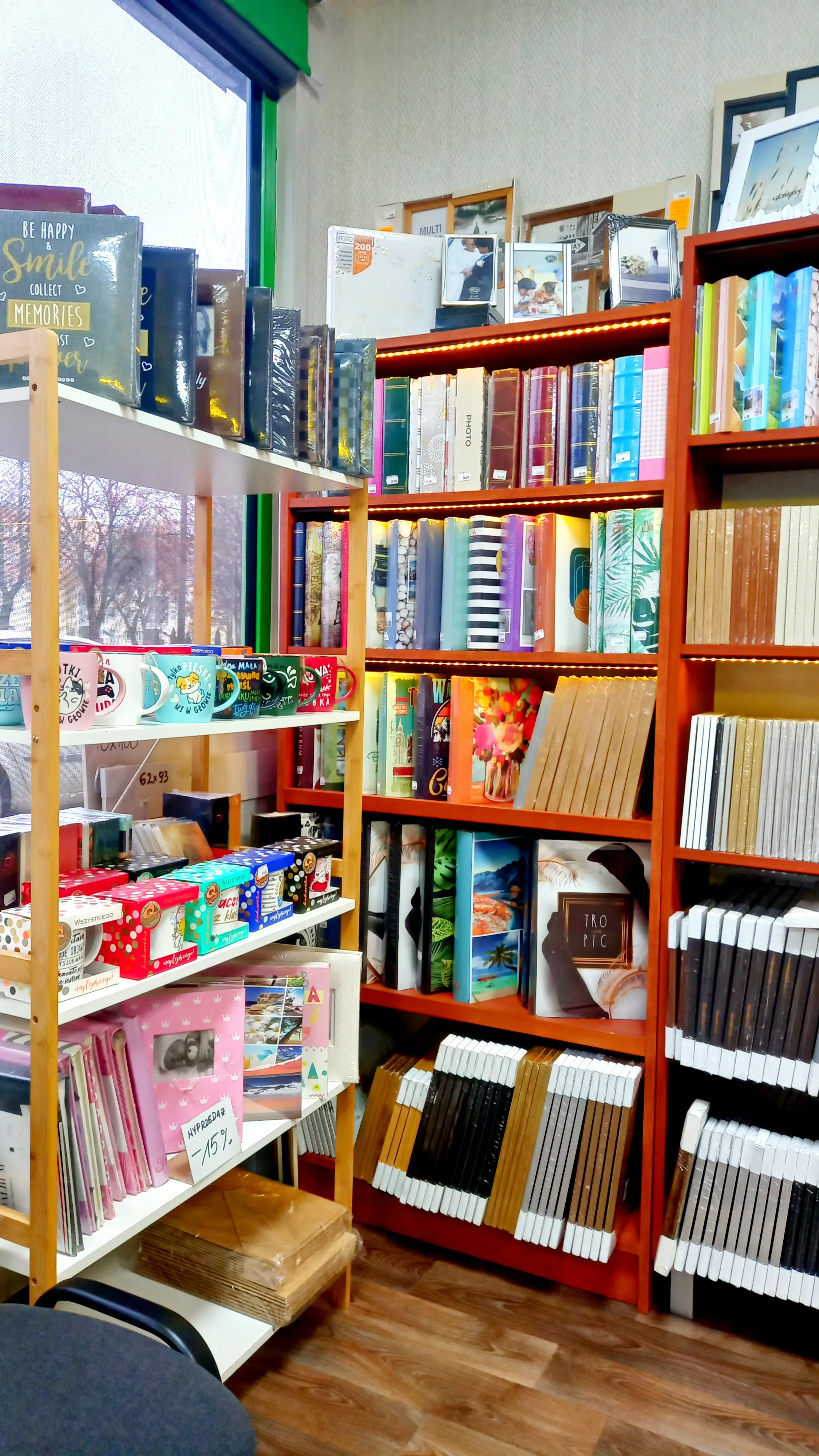 Widok całego sklepu fotograficznego FLESZ